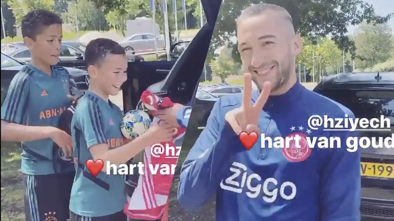 MOOI! Ziyech maakt jonge fans blij met voetbalshirts