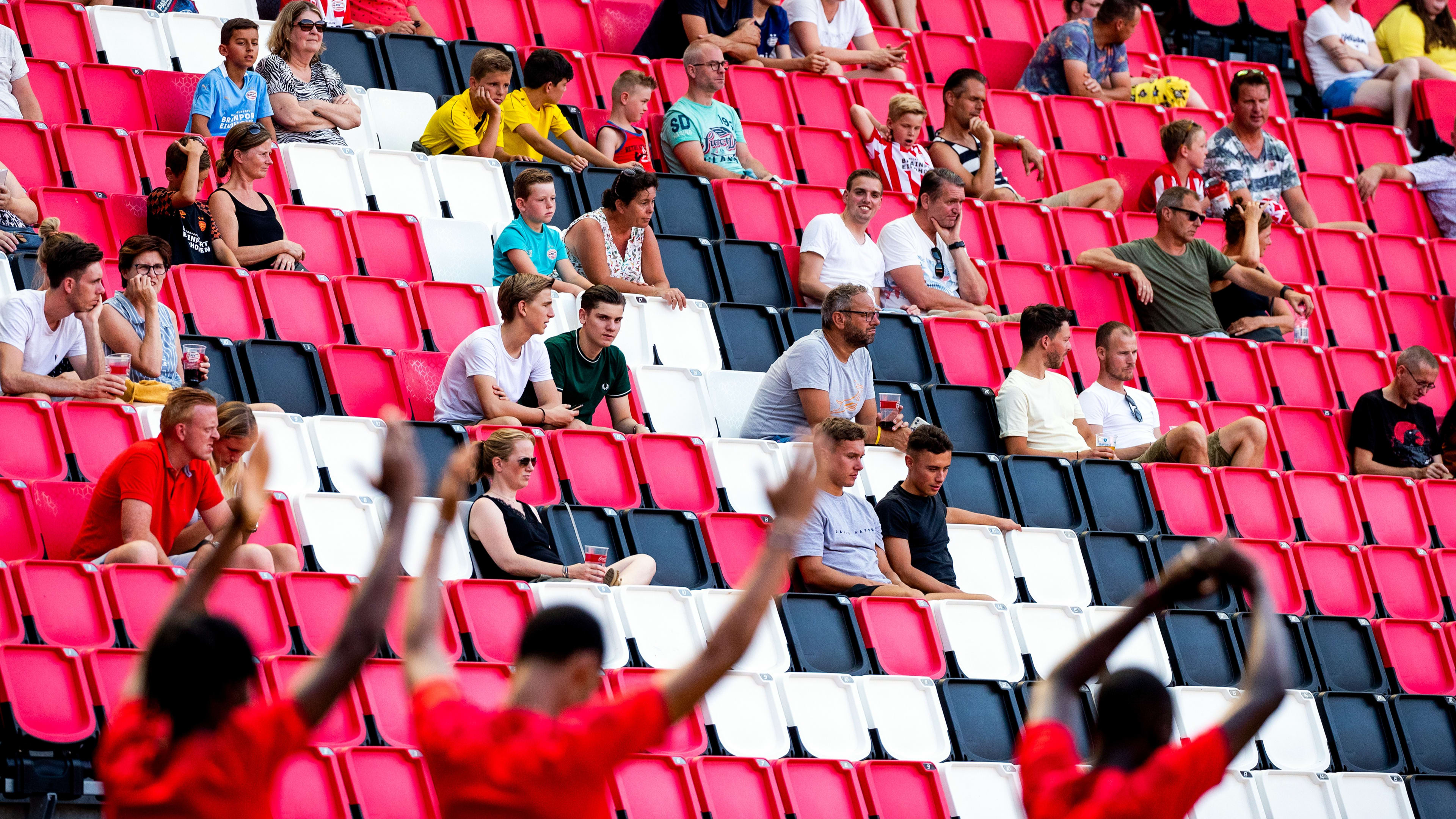 KNVB vraagt overheid om publiek toe te laten bij resterende duels