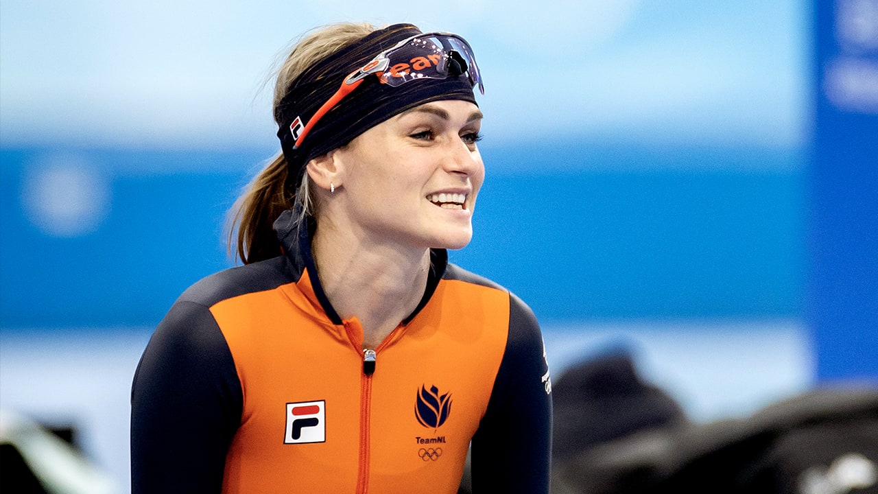 Irene Schouten bezorgt Nederland met olympisch record eerste gouden medaille in Peking