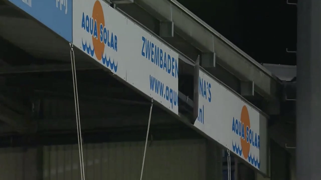 Fortuna-VVV half uur uitgesteld vanwege loshangend reclamebord
