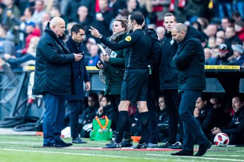 Feyenoord - VVV gestaakt na lichtuitval Kuip