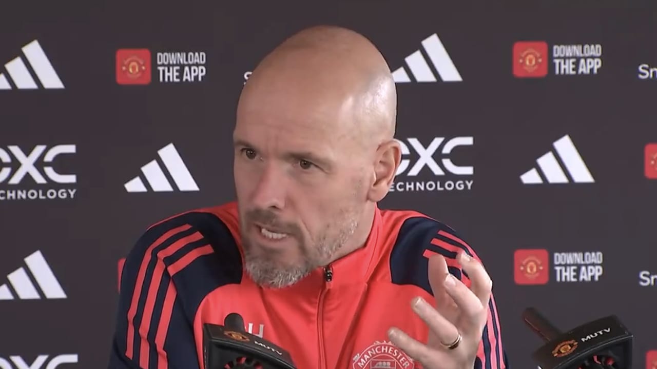 Video: Erik ten Hag haalt op persconferentie uit naar BBC-analist: 'Domme analyse!' 