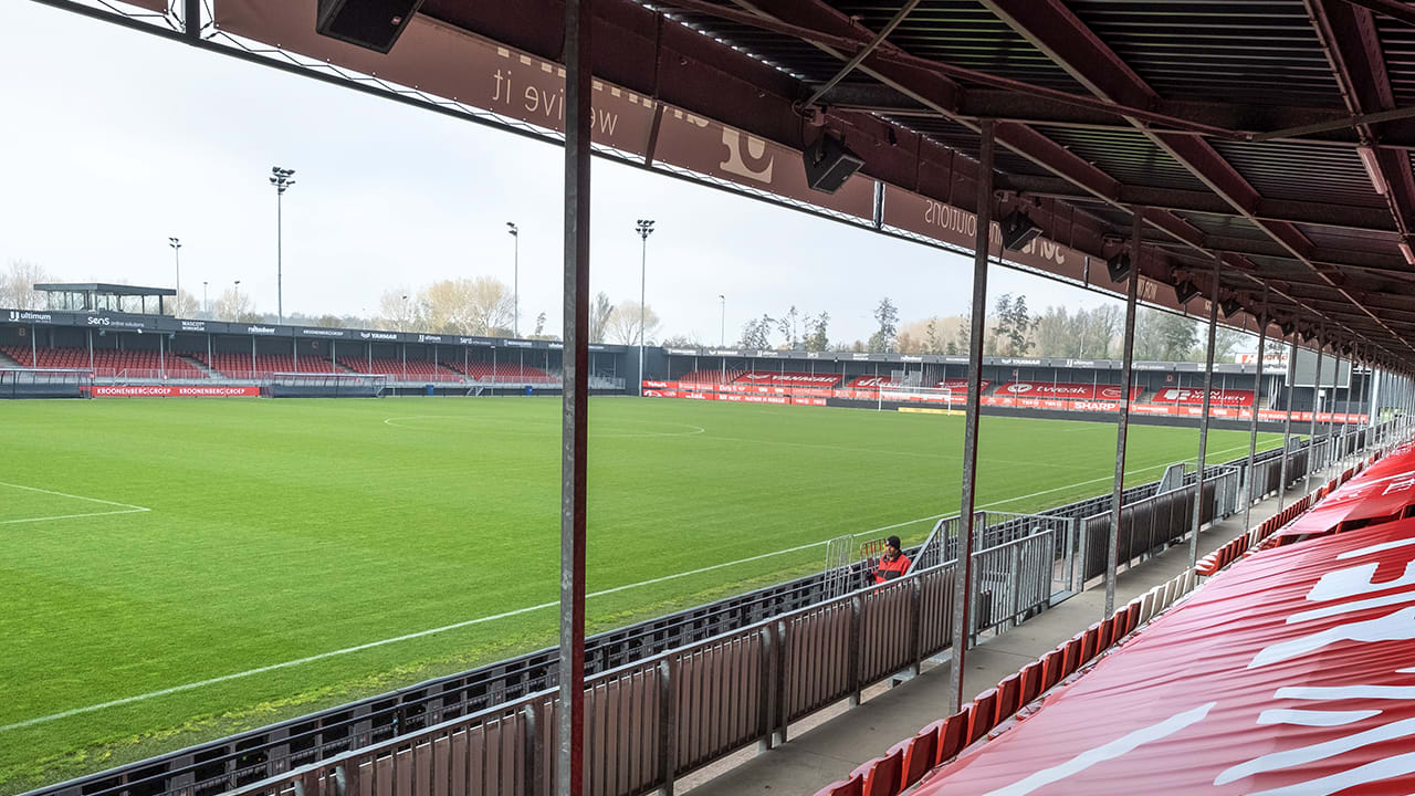 Almere City FC roept toeschouwers op zich te laten testen