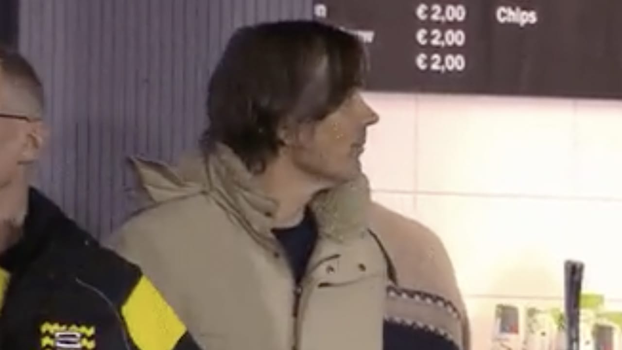 Phillip Cocu gespot op De Herdgang