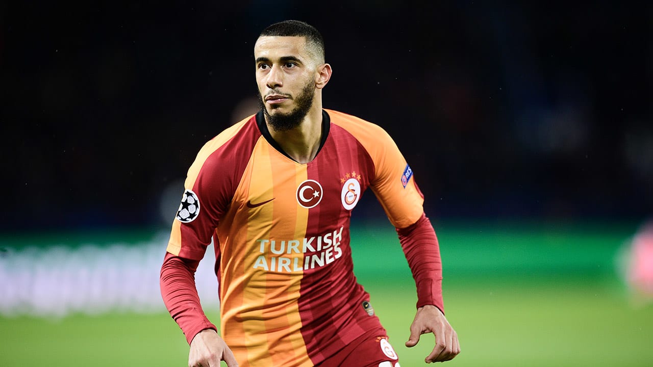 BIZAR! Galatasaray ontslaat Belhanda na kritisch interview