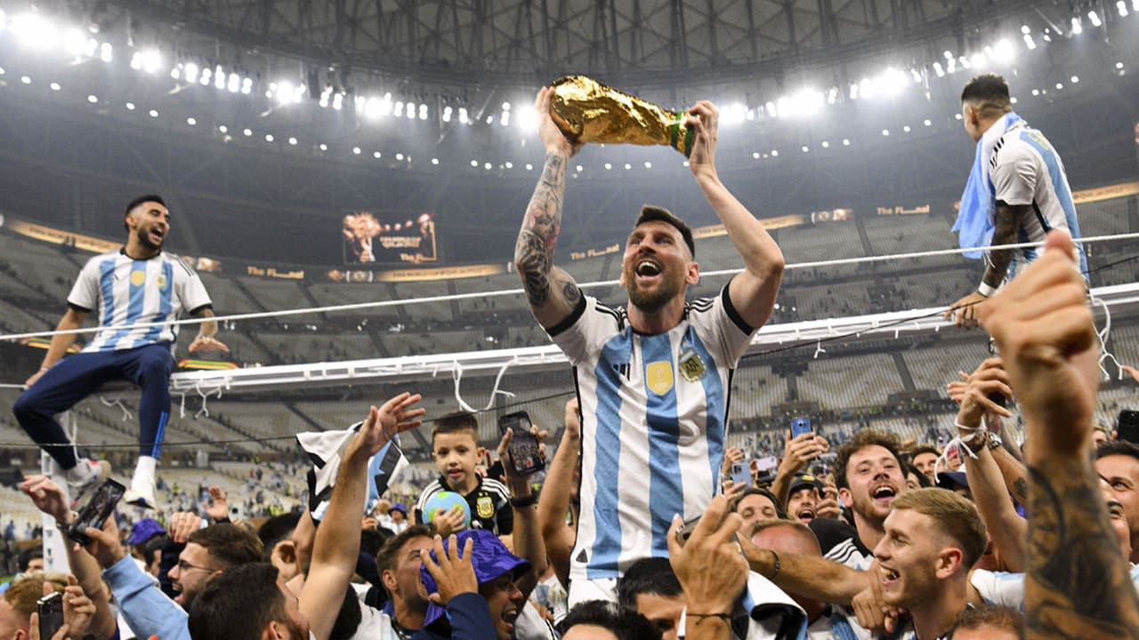 Messi trakteert teamgenoten Argentinië op peperduur cadeau na WK-winst