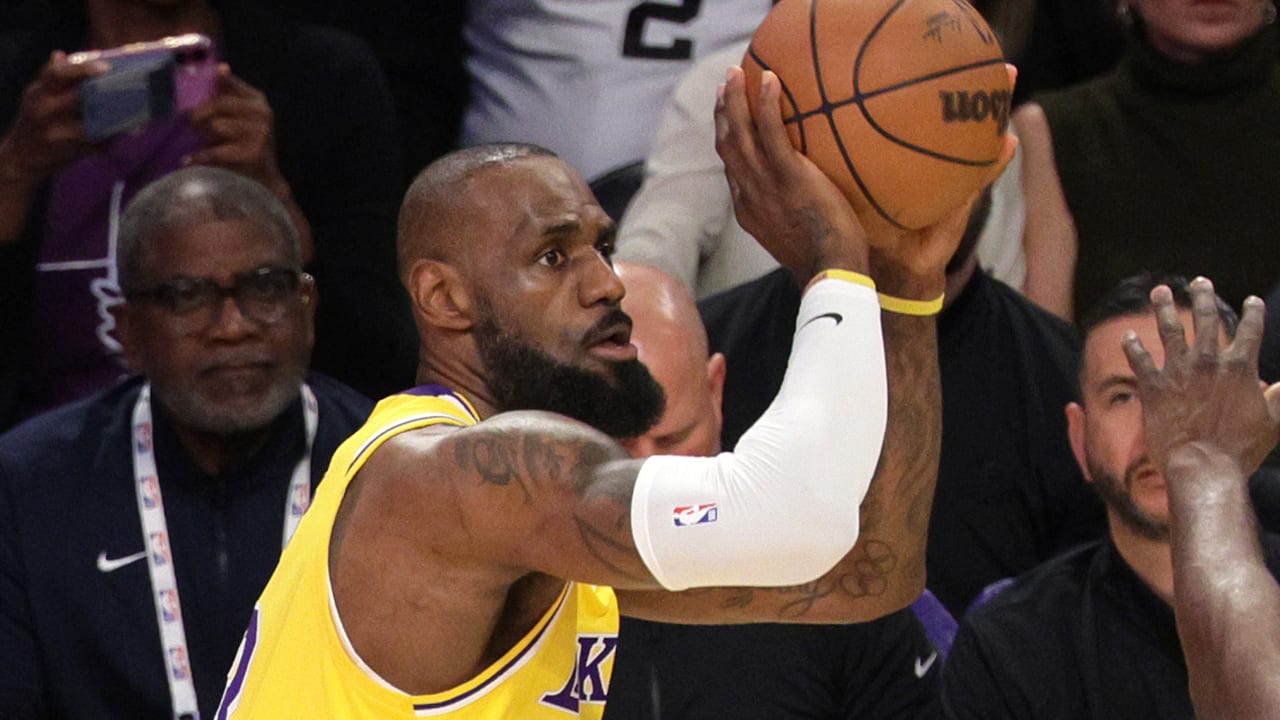 Basketbalvedette LeBron James doorbreekt grens van 50.000 punten