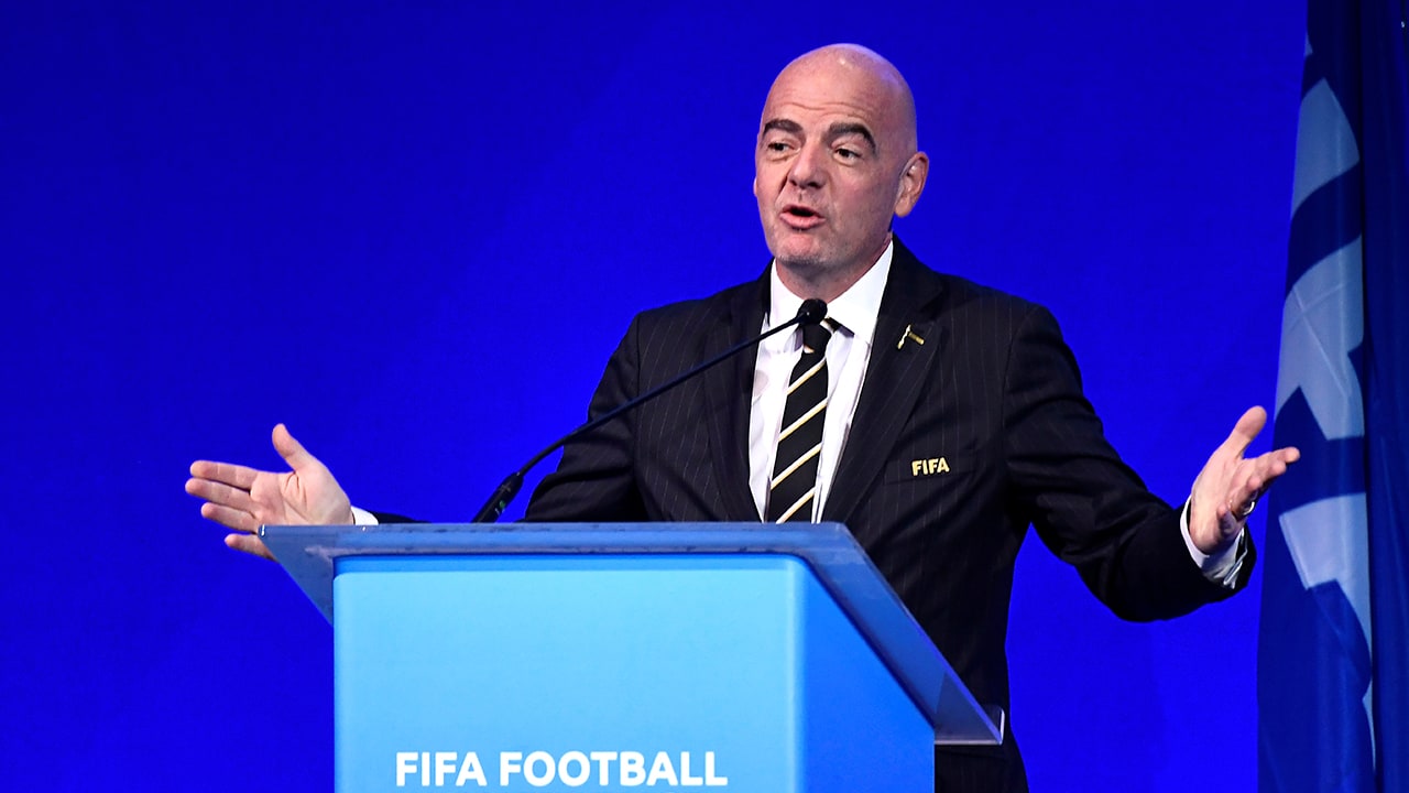 FIFA-voorzitter blijft pushen voor speciale vrouwenliga