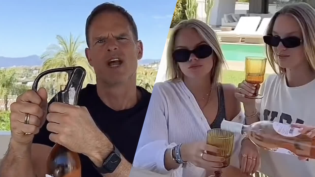 Ondertussen in Marbella: Frank de Boer playbackt ABBA voor zijn dochters