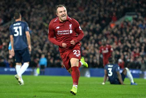 Shaqiri helpt Liverpool langs Man United