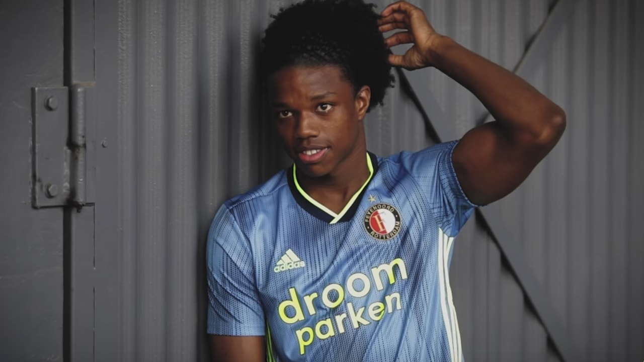 Feyenoord presenteert het nieuwe uitshirt 