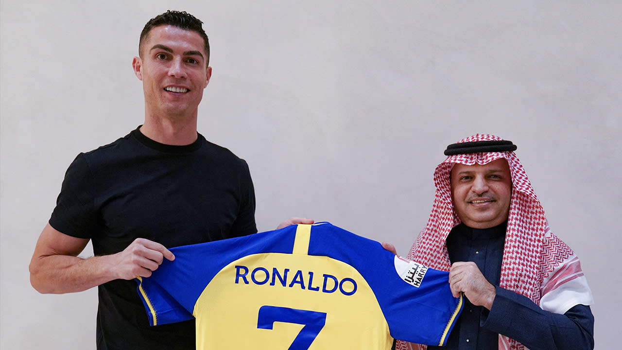 'Ronaldo moet zich uitspreken over mensenrechten in Saoedi-Arabië'