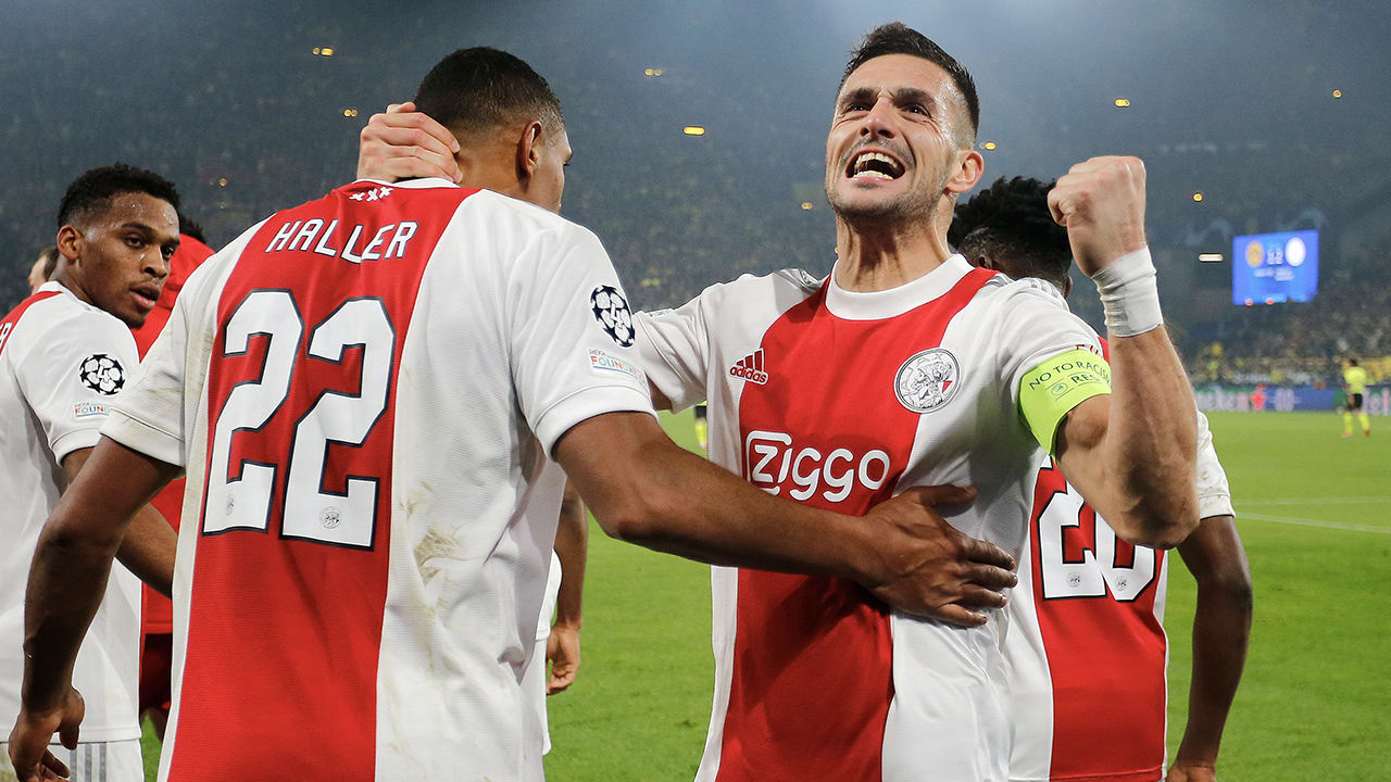 Ajax-fan vangt schoen van Tadic en wordt later beroofd: 'Een dramatisch verhaal'