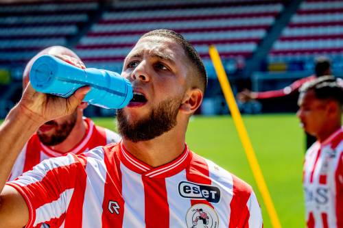 Aanvaller Rayhi langer bij Sparta Rotterdam