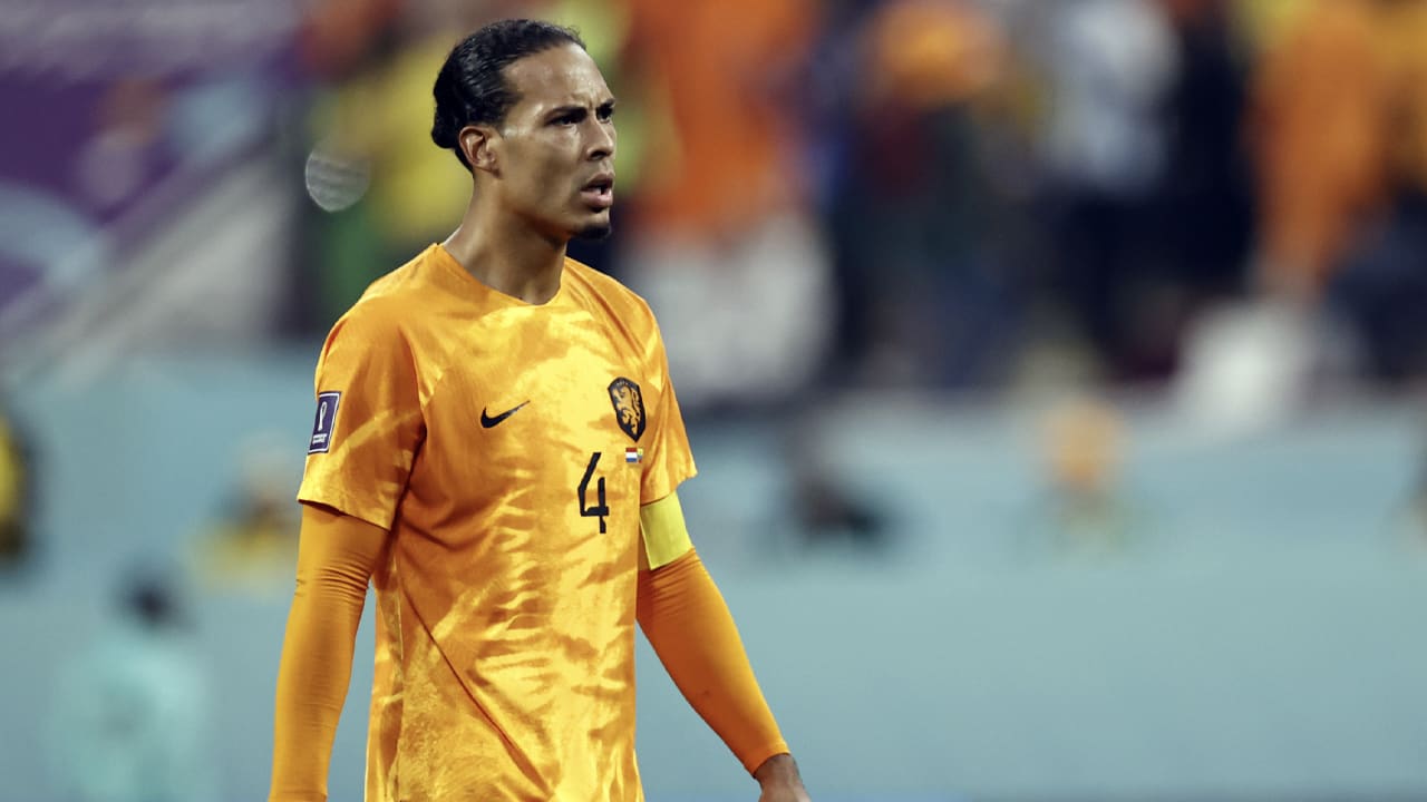 Van Dijk pareert kritiek: 'Hij is volgens mij nooit positief, dus wat moet je er mee'