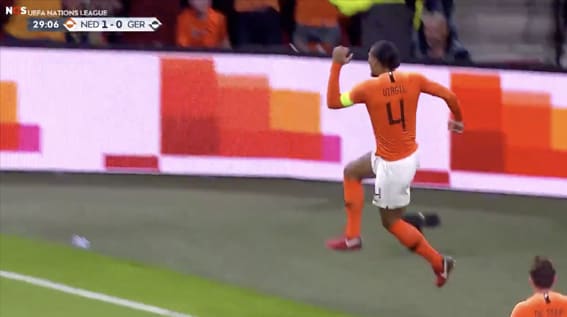 BAM! Aanvoerder Virgil van Dijk kopt de 1-0 binnen