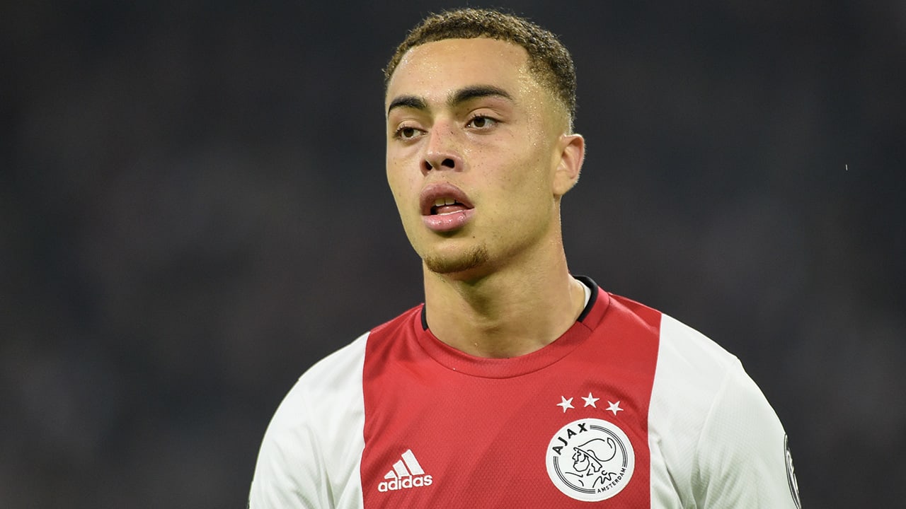 Dest verlaat trainingskamp Ajax om spanningen Midden-Oosten