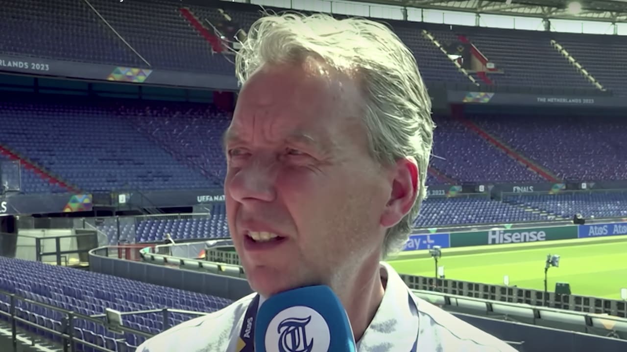 Video: Valentijn weggestuurd uit De Kuip: 'Dit gaat natuurlijk helemaal nergens over!'