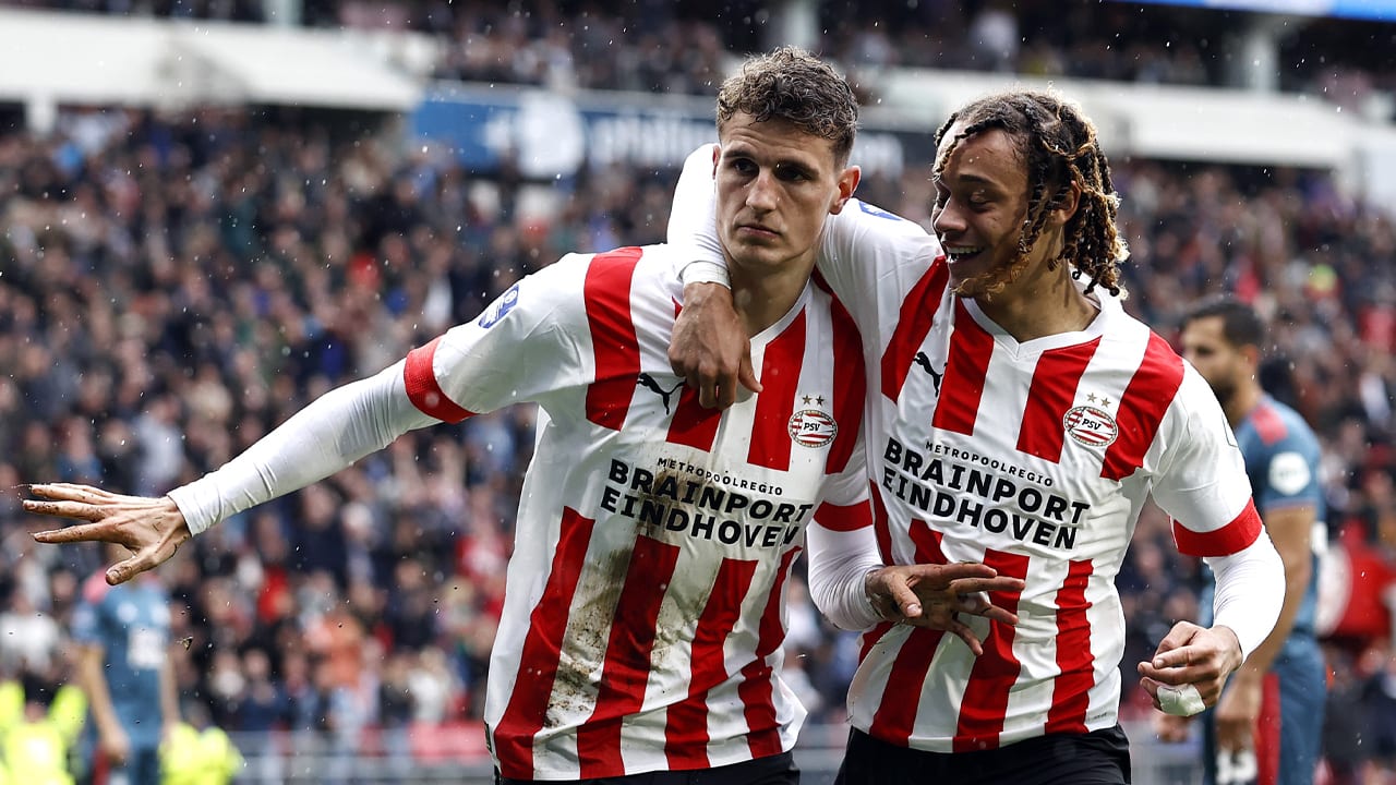 Spectaculair duel tussen PSV en Feyenoord eindigt in 4-3