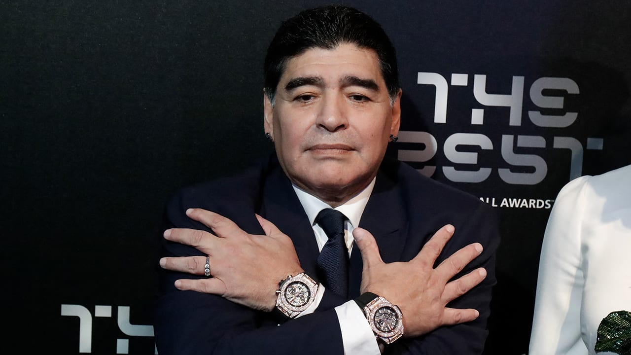 Maradona had relatie met 16-jarig meisje: 'Hij maakte mij verslaafd en dwong me tot borstvergroting'