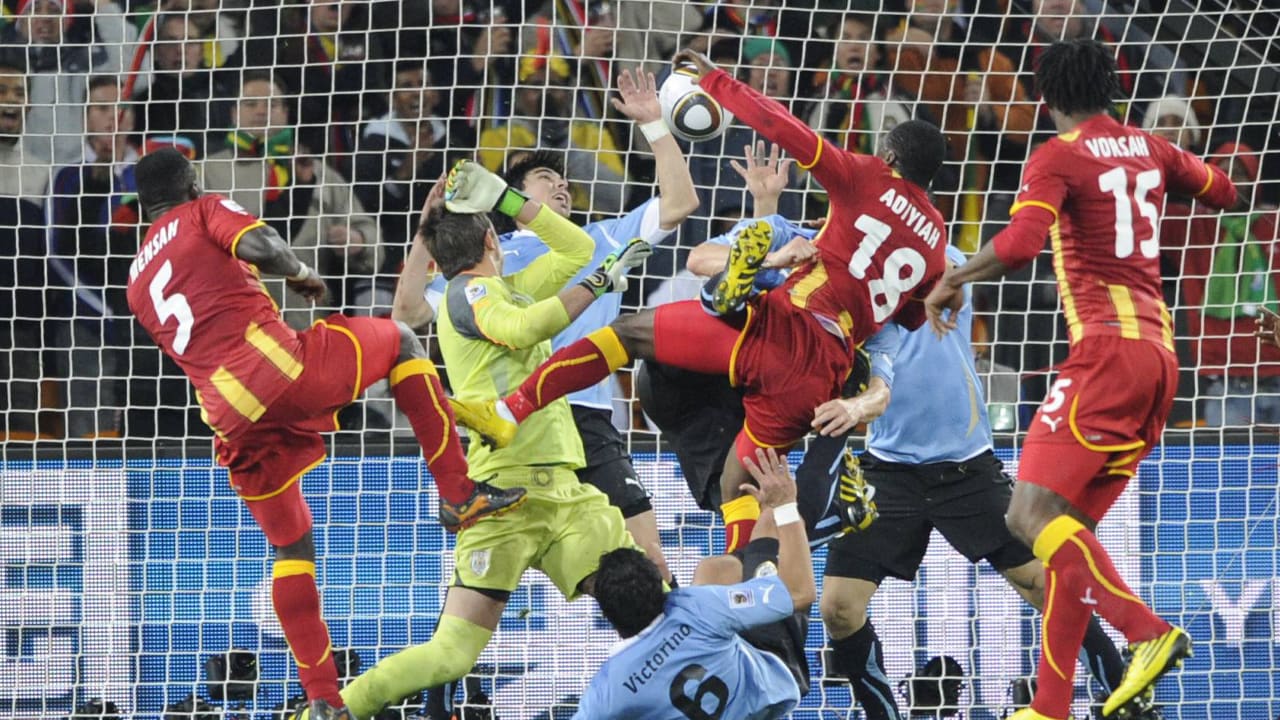 Suarez weigert excuses te maken aan Ghana voor 2010: 'Ik heb die strafschop toch niet gemist?'