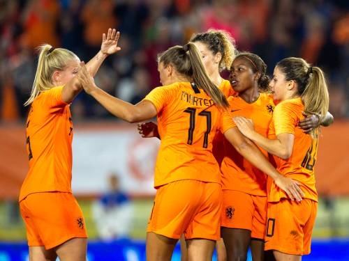 Oranje begint uitstekend aan play-offs WK