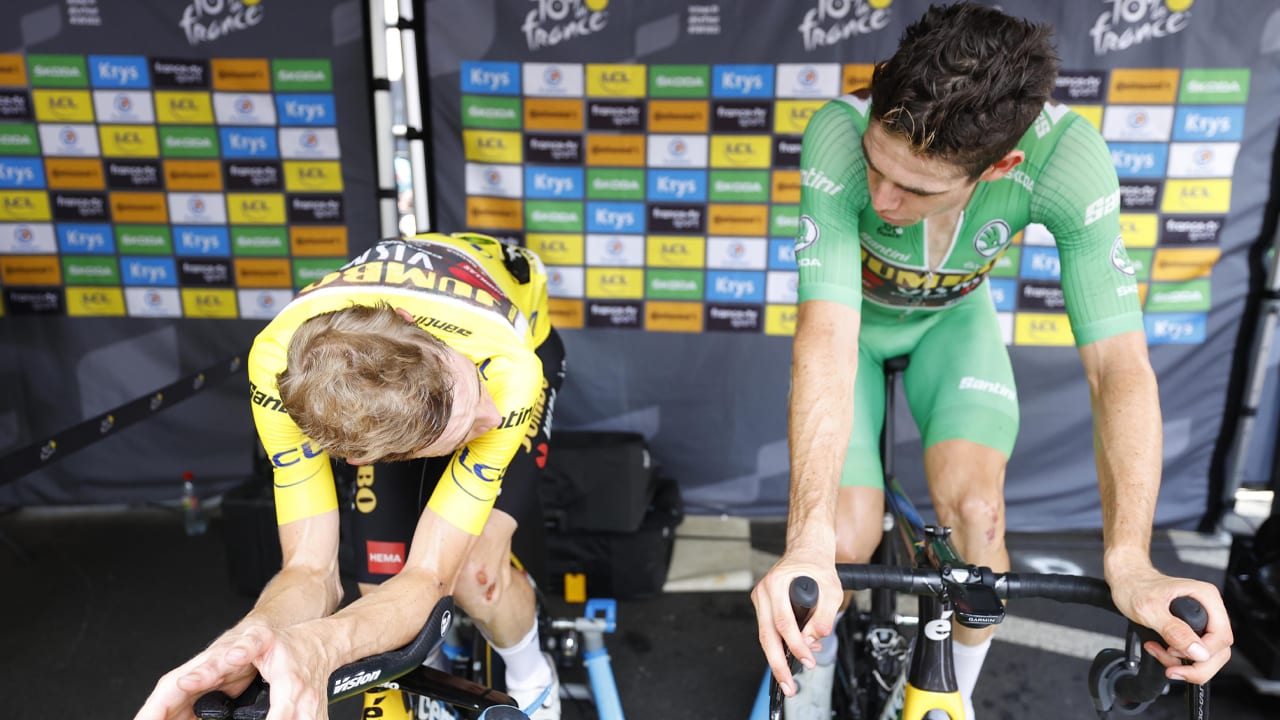 Alleskunner Van Aert wint tijdrit, Vingegaard stelt gele trui veilig in Tour de France