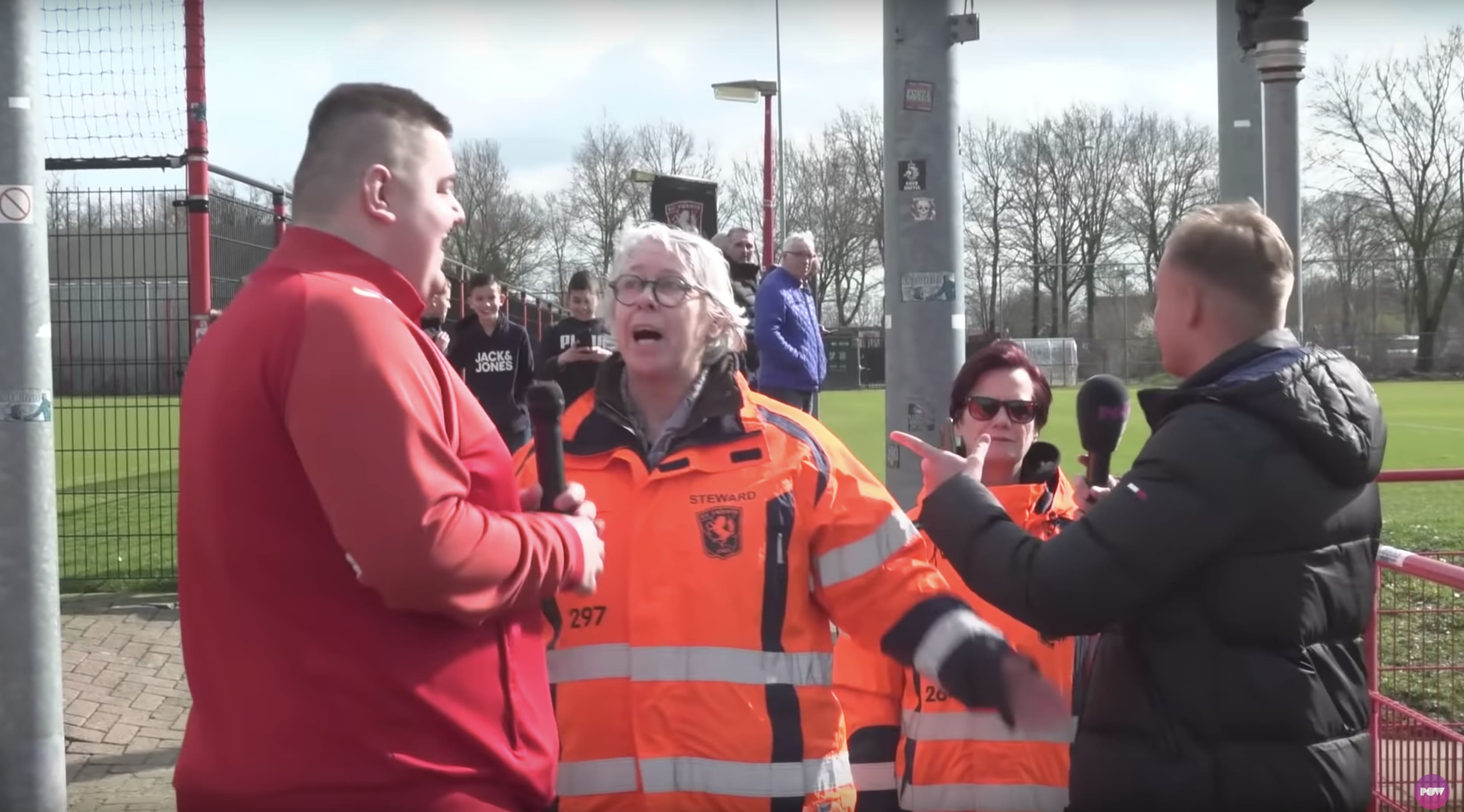 Dennis Schouten en Zanger Lorenzo weggestuurd bij FC Twente: 'Garcia, rot op!'