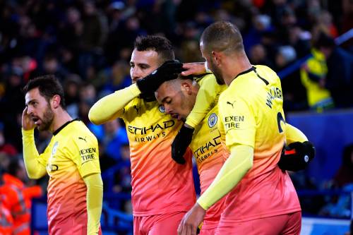 Gabriel Jesus schiet Manchester City in slotfase langs Leicester