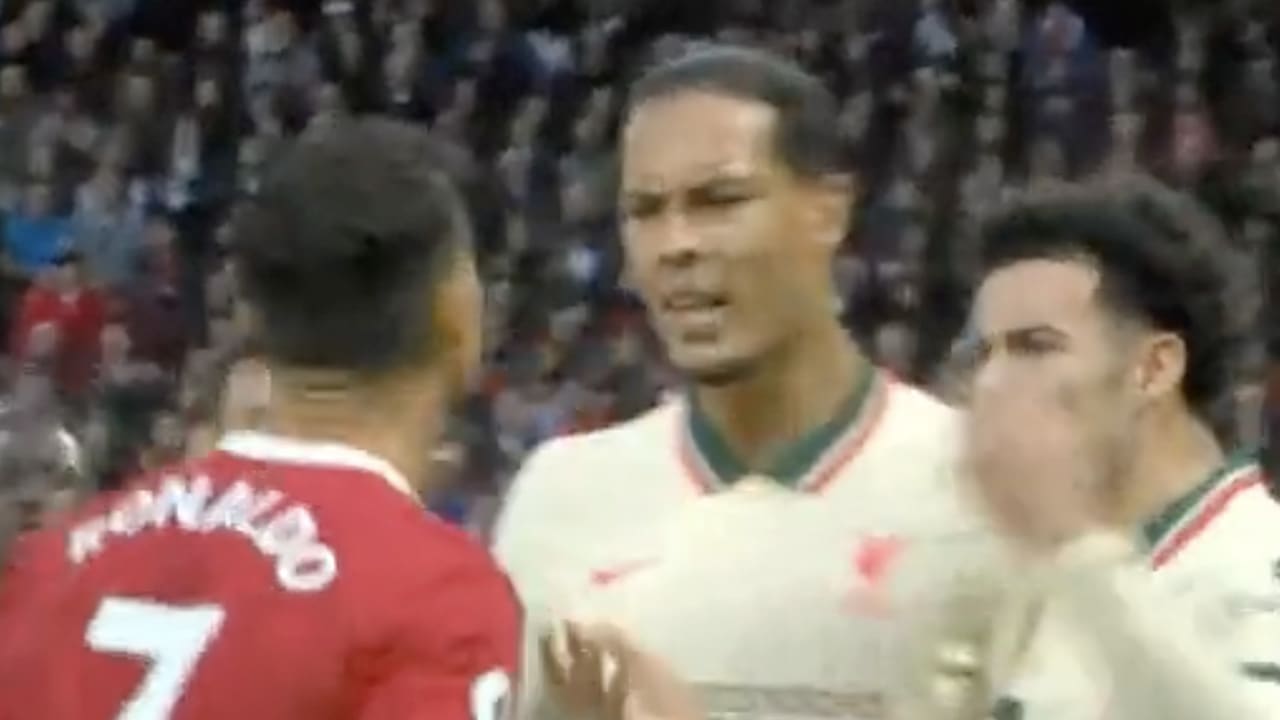 Gefrustreerde Ronaldo ontsnapt aan rood en wordt tot de orde geroepen door Van Dijk