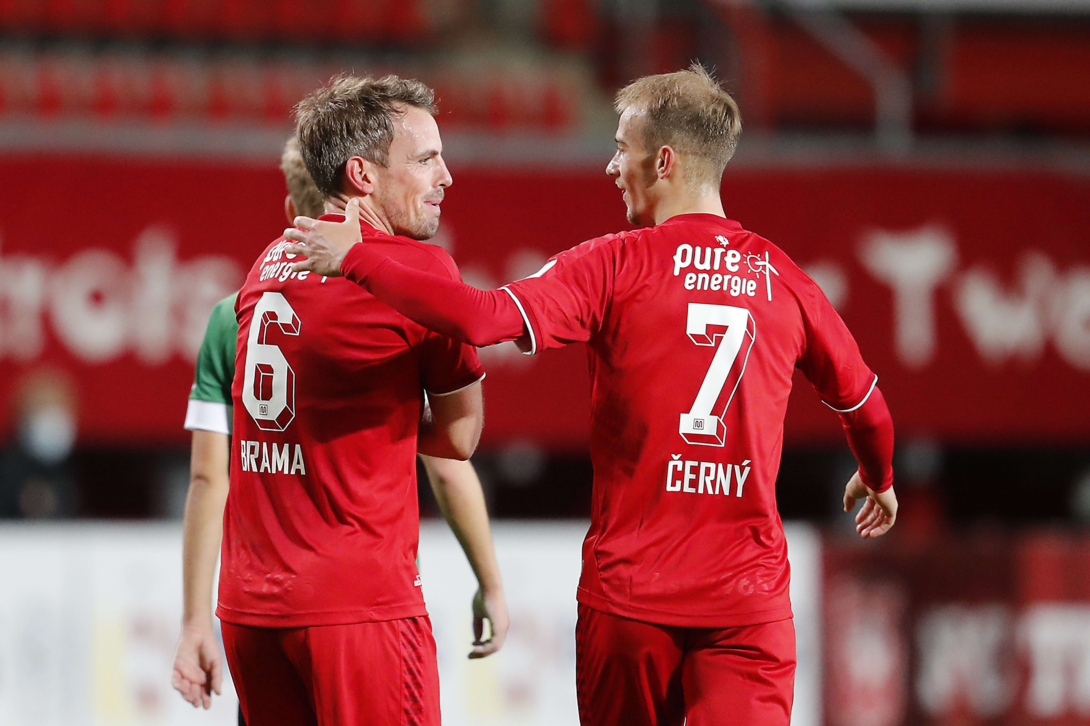 FC Twente boekt ruime overwinning op PEC Zwolle