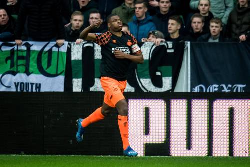 Aanvoerder Dumfries schiet PSV naar uitzege op FC Groningen
