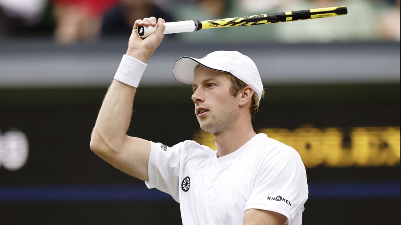 Botic van de Zandschulp verliest op Wimbledon in drie sets van Rafael Nadal