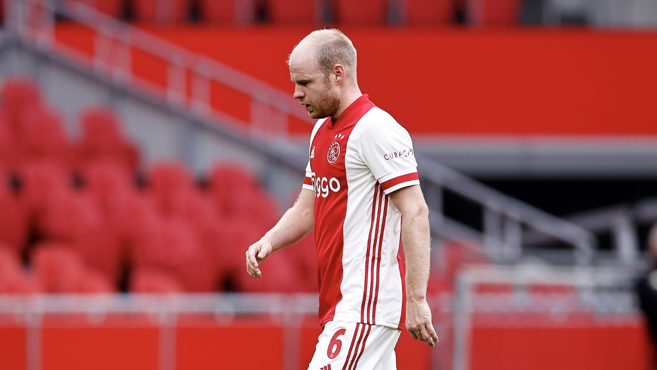 Klaassen valt geblesseerd uit bij Ajax na overtreding Vloet