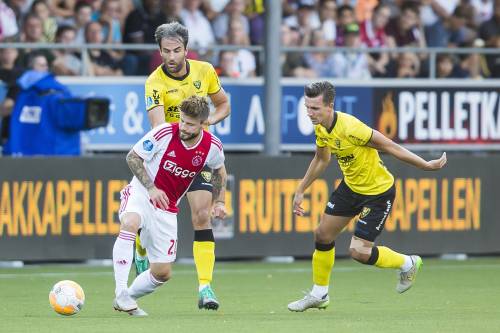 Ajax ontsnapt in Venlo