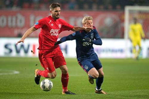 Hooiveld stopt met voetballen