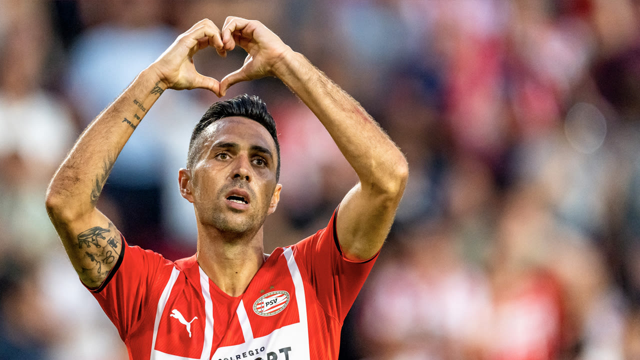 Zahavi leidt PSV met drie treffers in CL langs Galatasaray