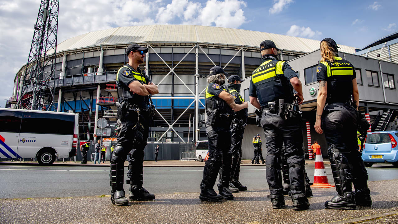 Waarom de politie besloot om te gaan staken tijdens de Klassieker tussen Feyenoord en Ajax