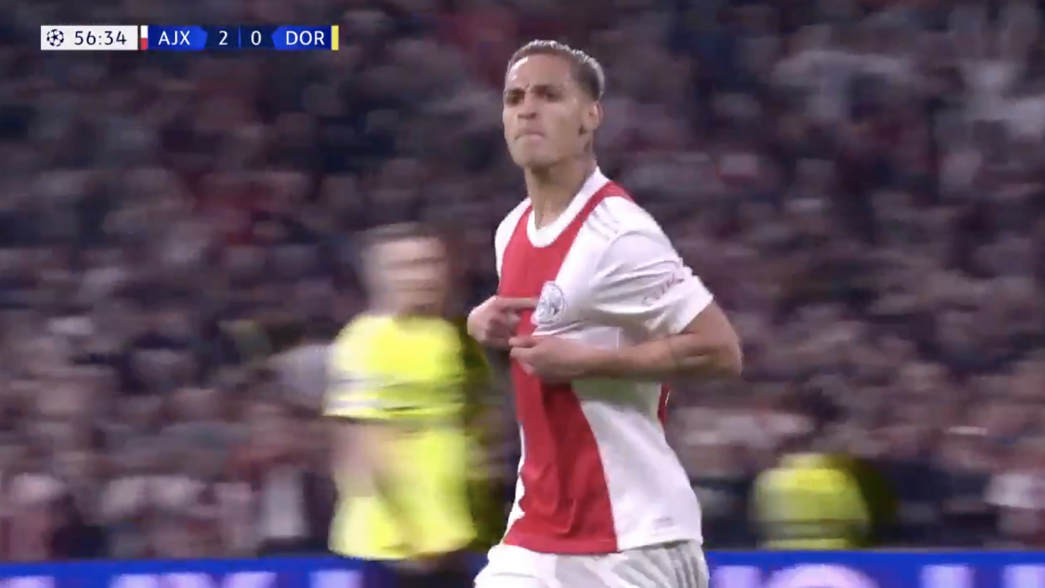 VIDEOGOAL: Antony zet Ajax knap op 3-0 voorsprong 