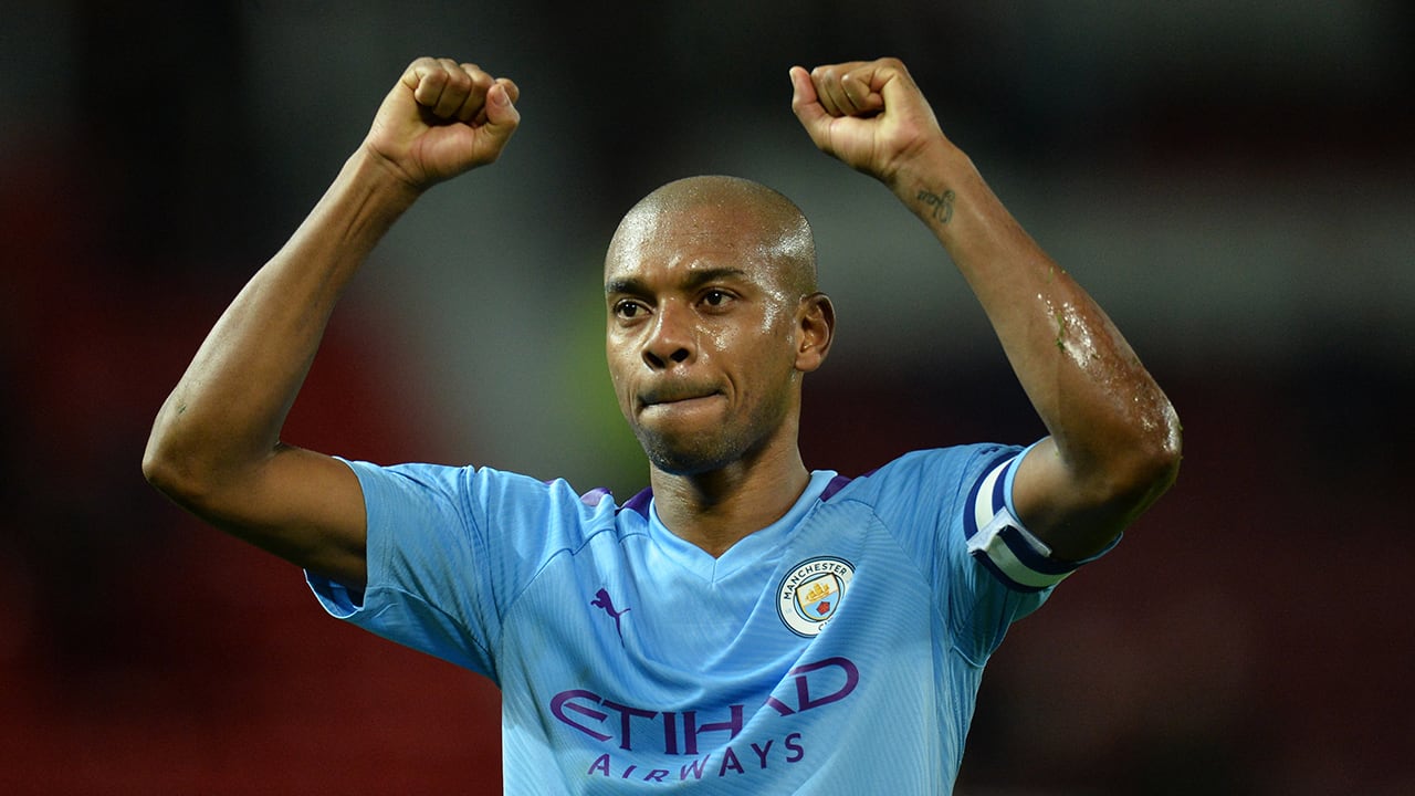 Fernandinho gaat nog jaartje door bij Manchester City