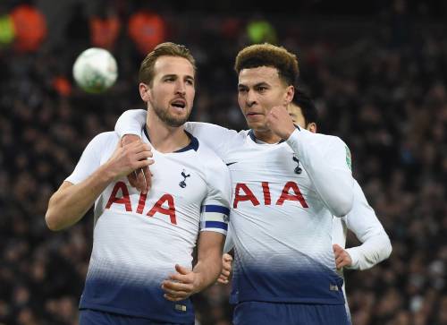 Kane schiet Spurs voorbij Chelsea