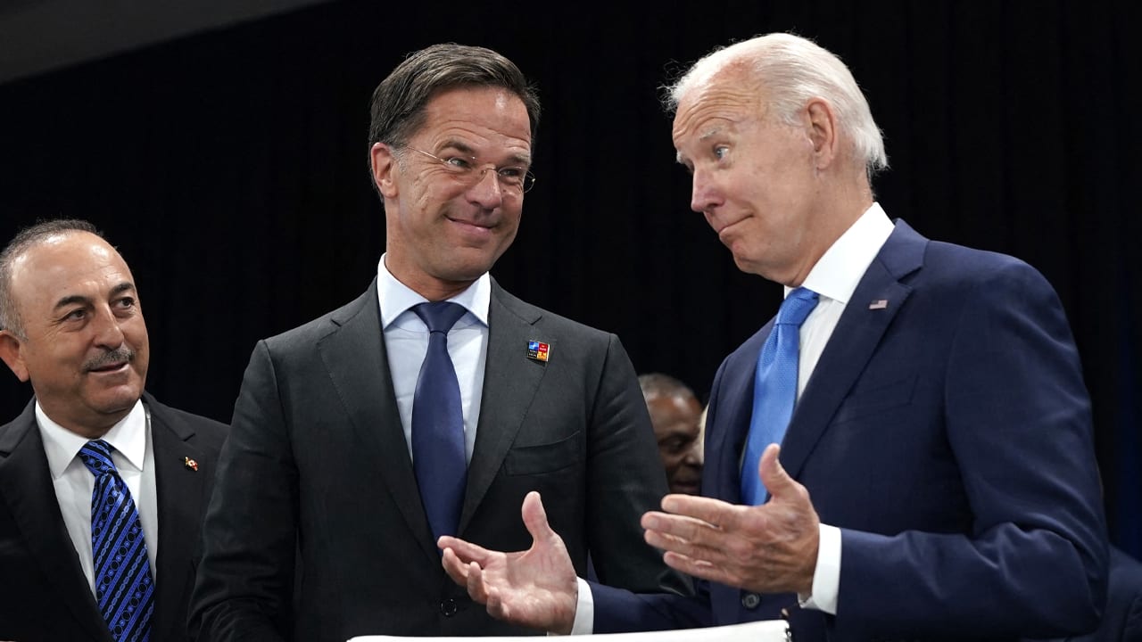 Biden feliciteert Oranje met zege en corrigeert tweet Rutte