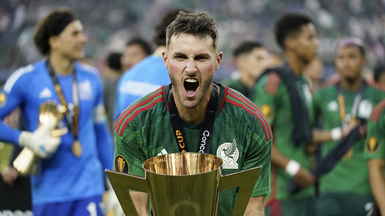Feyenoord-spits Giménez bezorgt Mexico de Gold Cup na prachtige solo