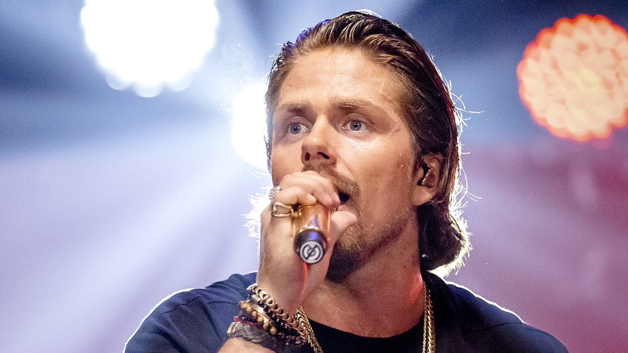 André Hazes verbreekt mediastilte en kondigt comeback aan