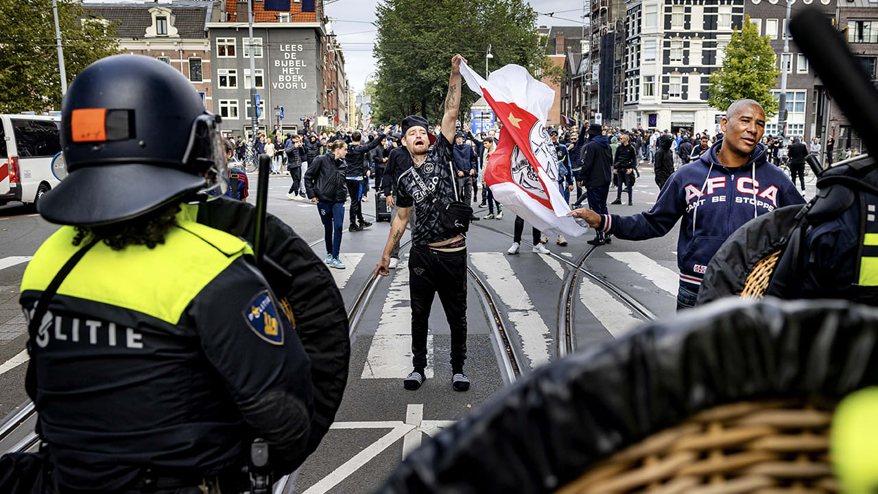 Gemeente Amsterdam veroordeelt rellen: 'Dit laat zien dat het niet zonder politie-inzet kan'