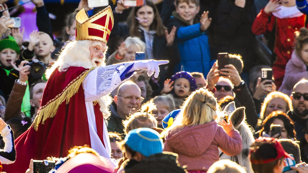 Landelijke aankomst Sint in privéjet zorgt voor veel reacties