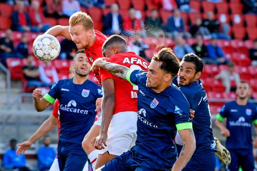 AZ blijft op 1-1 steken tegen PEC Zwolle na snel rood Stengs