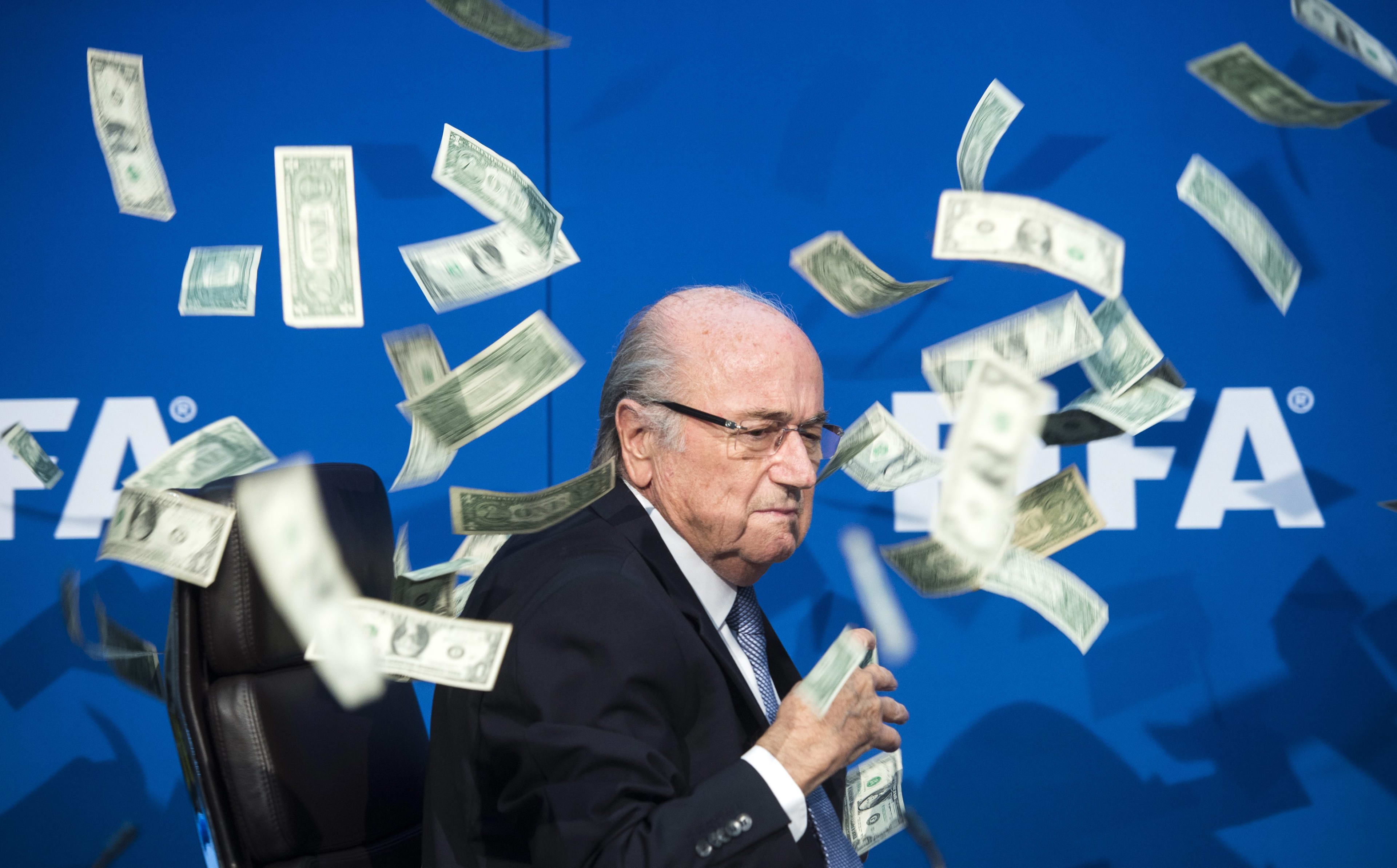 FIFA wil 2 miljoen terug van Blatter of Platini