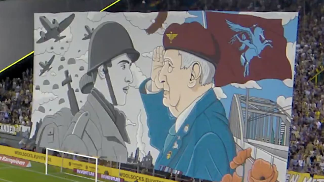 Fans van Vitesse herdenken Slag om Arnhem met gigantisch doek