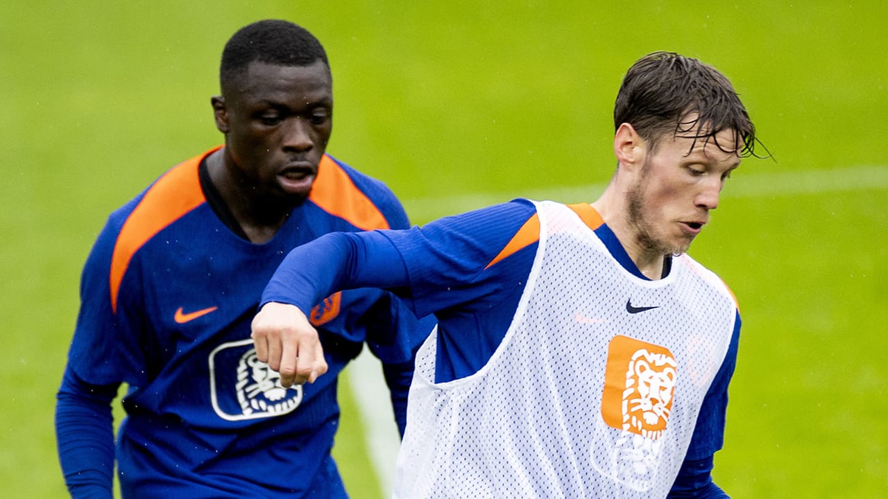 'Ik zou het leuk vinden als Koeman gewoon met Weghorst of Brobbey zou beginnen!'